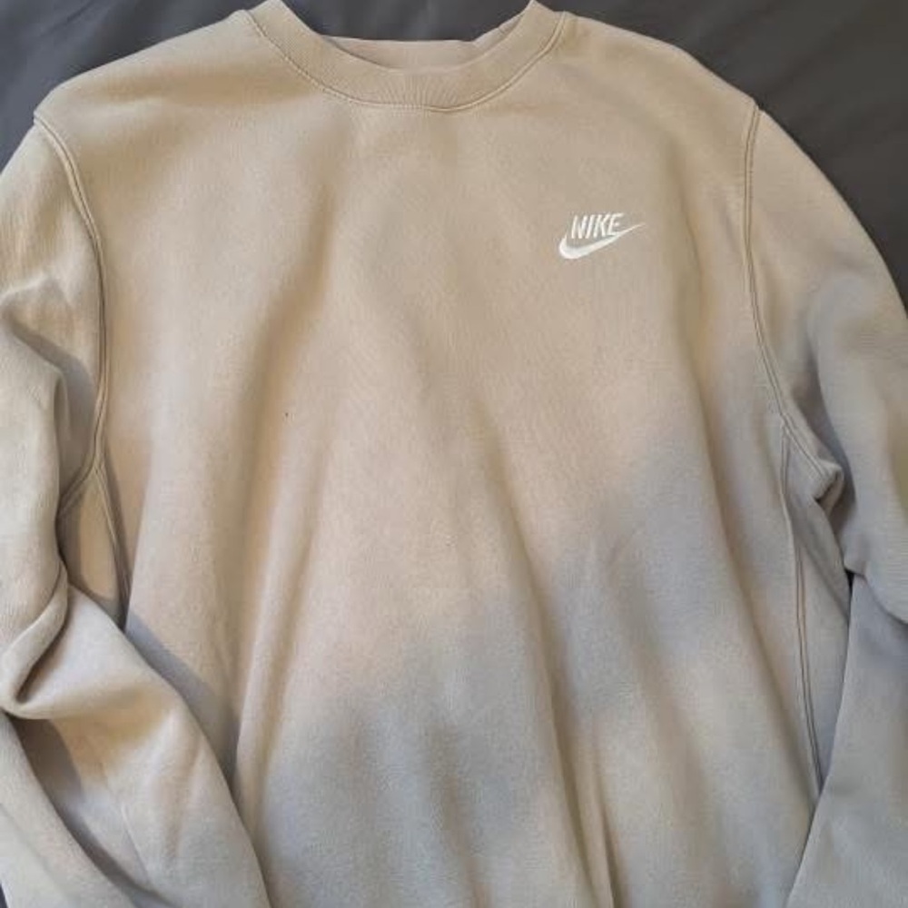 Nike Men's Light Gray Crewneck Sweater